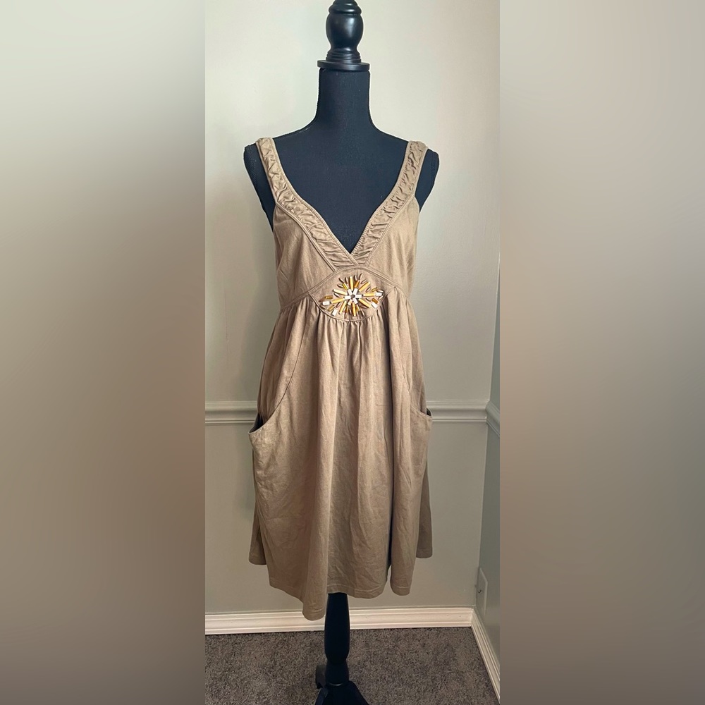 Mark V Neck Sleeveless Midi Dress with Pockets Size L. Greenish tan